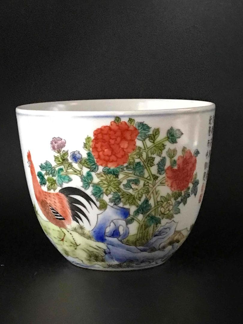 中国骨董　清時代　「大清乾隆倣古」在銘　粉彩闘彩　闘鶏図詩文杯(F-14)