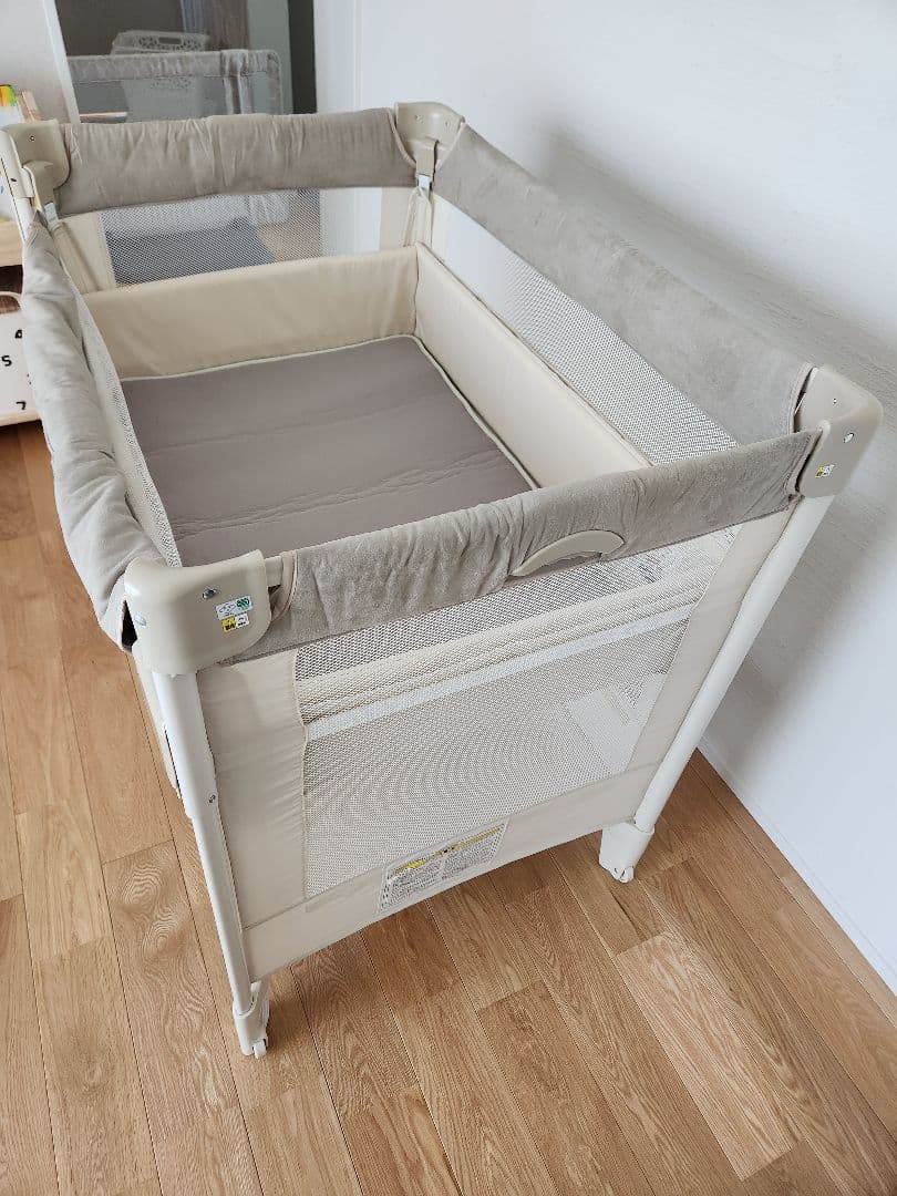 アップリカ　ココネルエアープラス　ポータブル　ベビーベッド