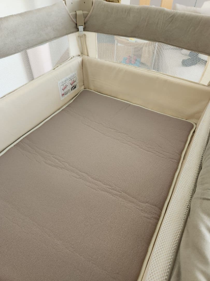 アップリカ　ココネルエアープラス　ポータブル　ベビーベッド