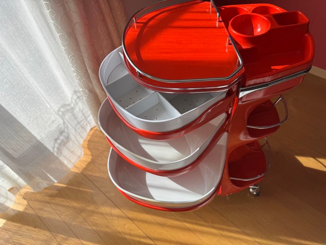 【即購入OK】キャスター付きのレトロポップなワゴン