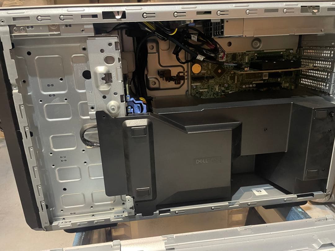 Dell PowerEdge T360 サーバー