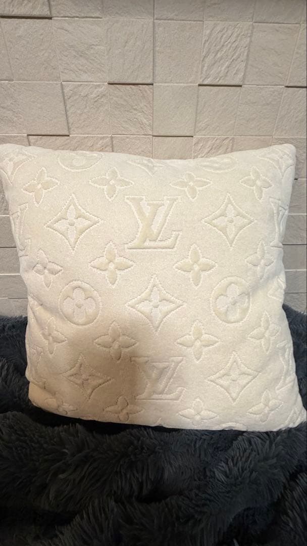 Louis Vuitton クッサン LV バケーション