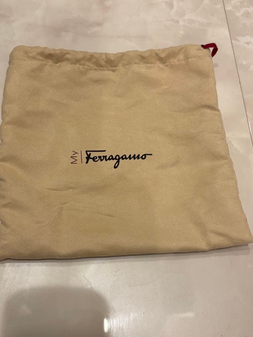 フェラガモ ヴァラ　バレエシューズ　ブラック