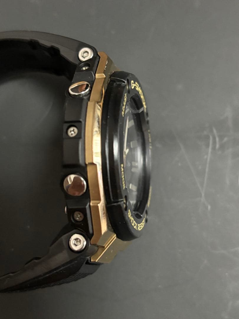 人気モデル カシオ G-SHOCK GST-W300G-1A9JF