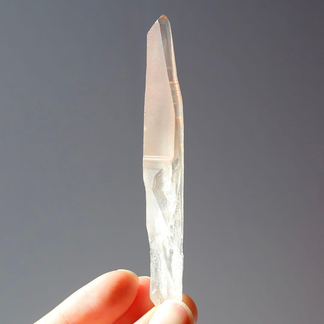 シンギングクォーツ ピンクレムリアンシード クリスタル 水晶 鉱物 原石 希少