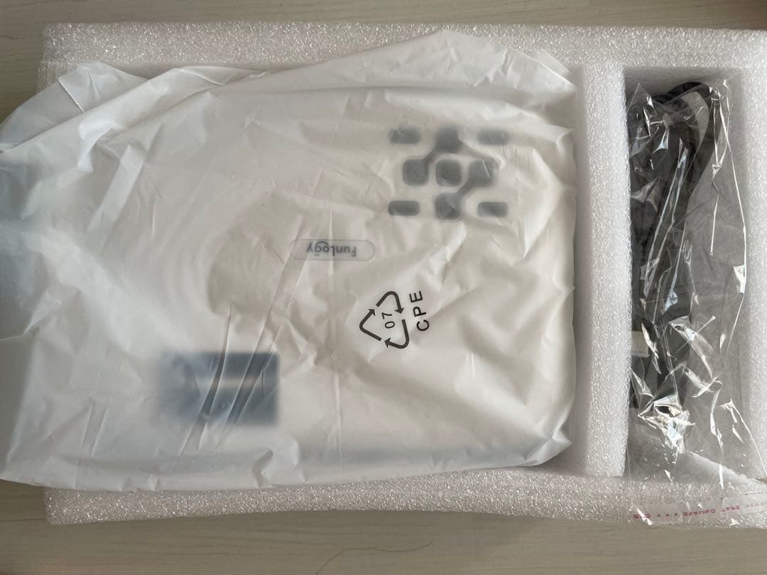 FunLogy  小型プロジェクター 本体