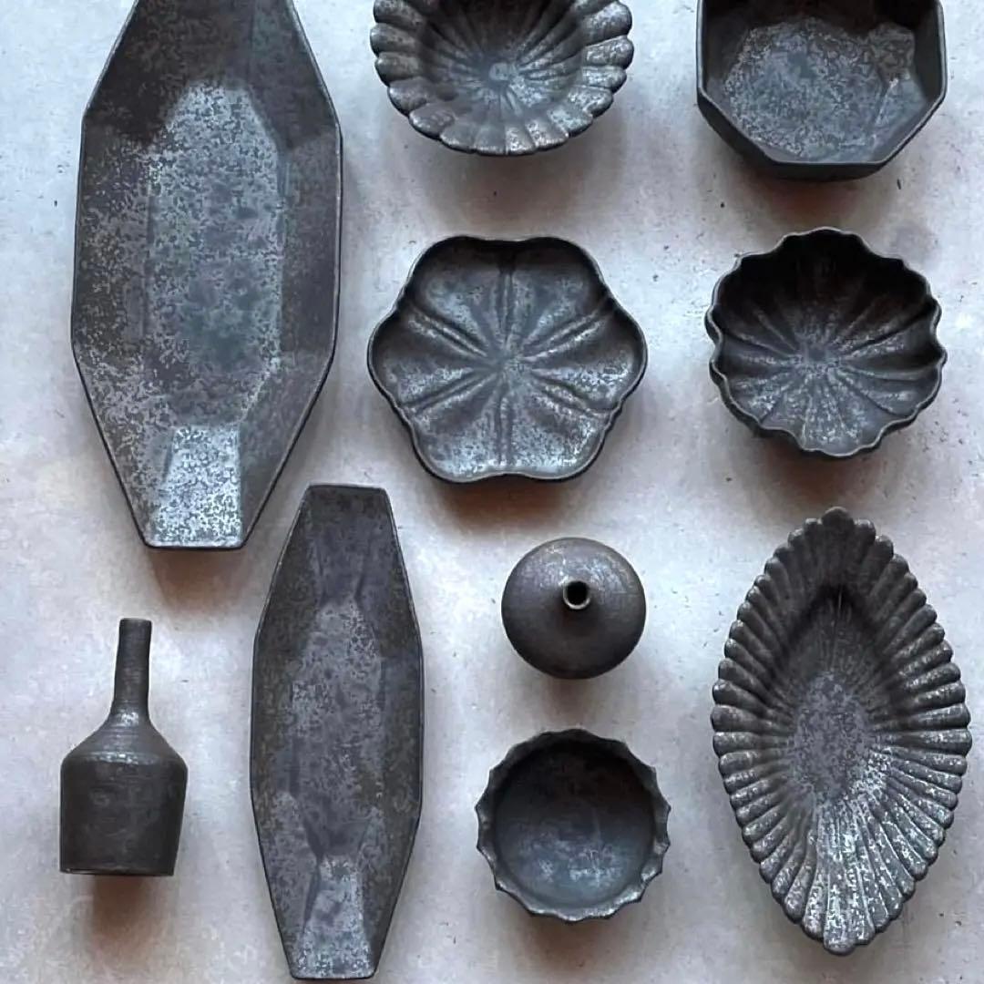 【本日限定特価】安福由美子　黒錆　足付六花弁皿 2枚　レア　作家もの　プレート