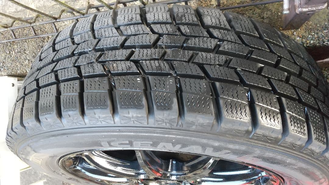 15インチ ブラック スポークホイール スタッドレスタイヤの4本セット