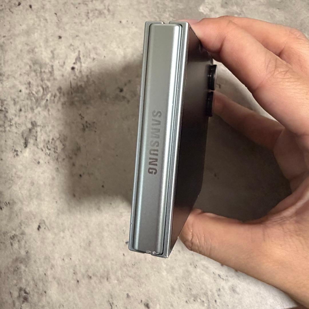 Samsung Galaxy Z Flip7 256GB ミント