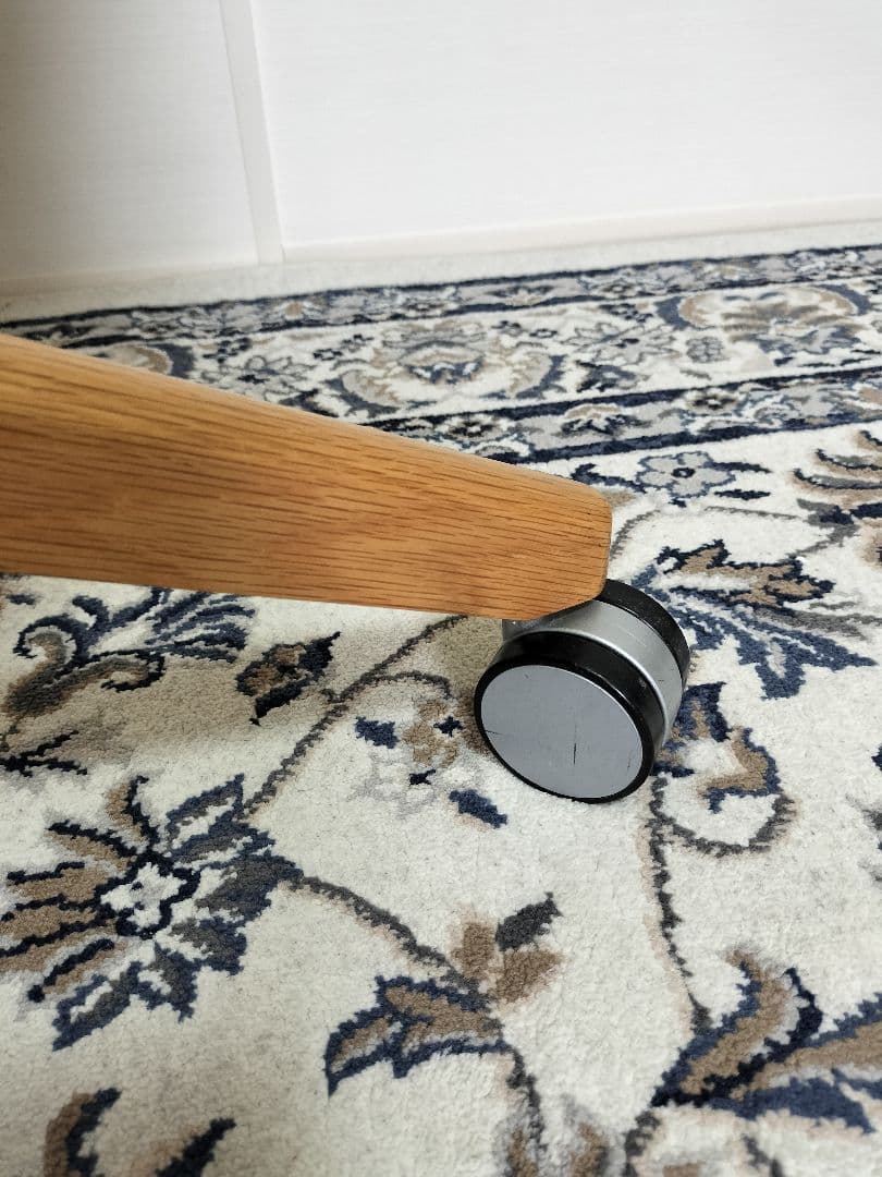 oliver　オリバー　アームチェア　イエロー　木製脚　キャスター付き