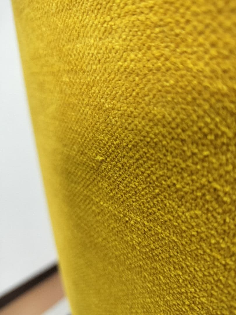 oliver　オリバー　アームチェア　イエロー　木製脚　キャスター付き