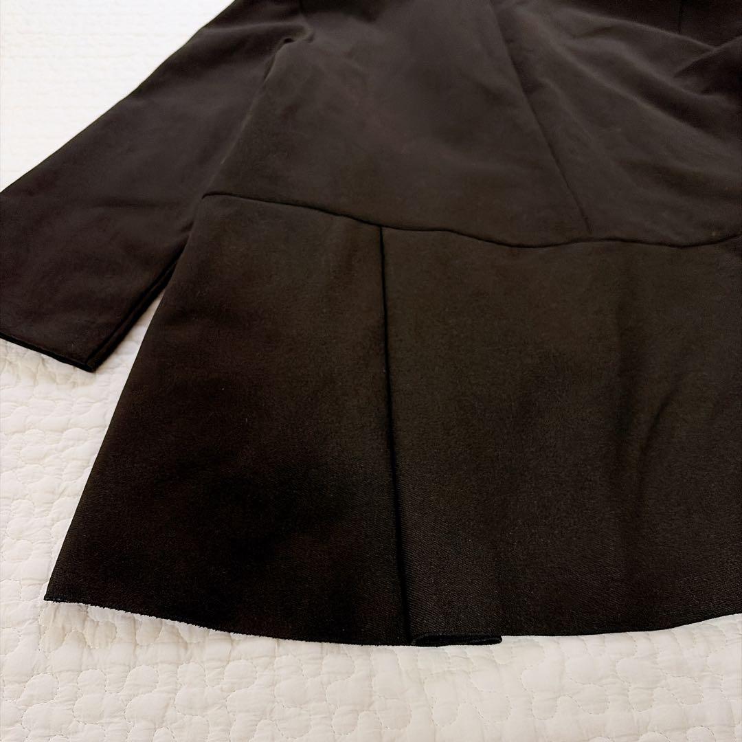 hue DAY TO EVENING ワンサイドパール ペプラムブラウス