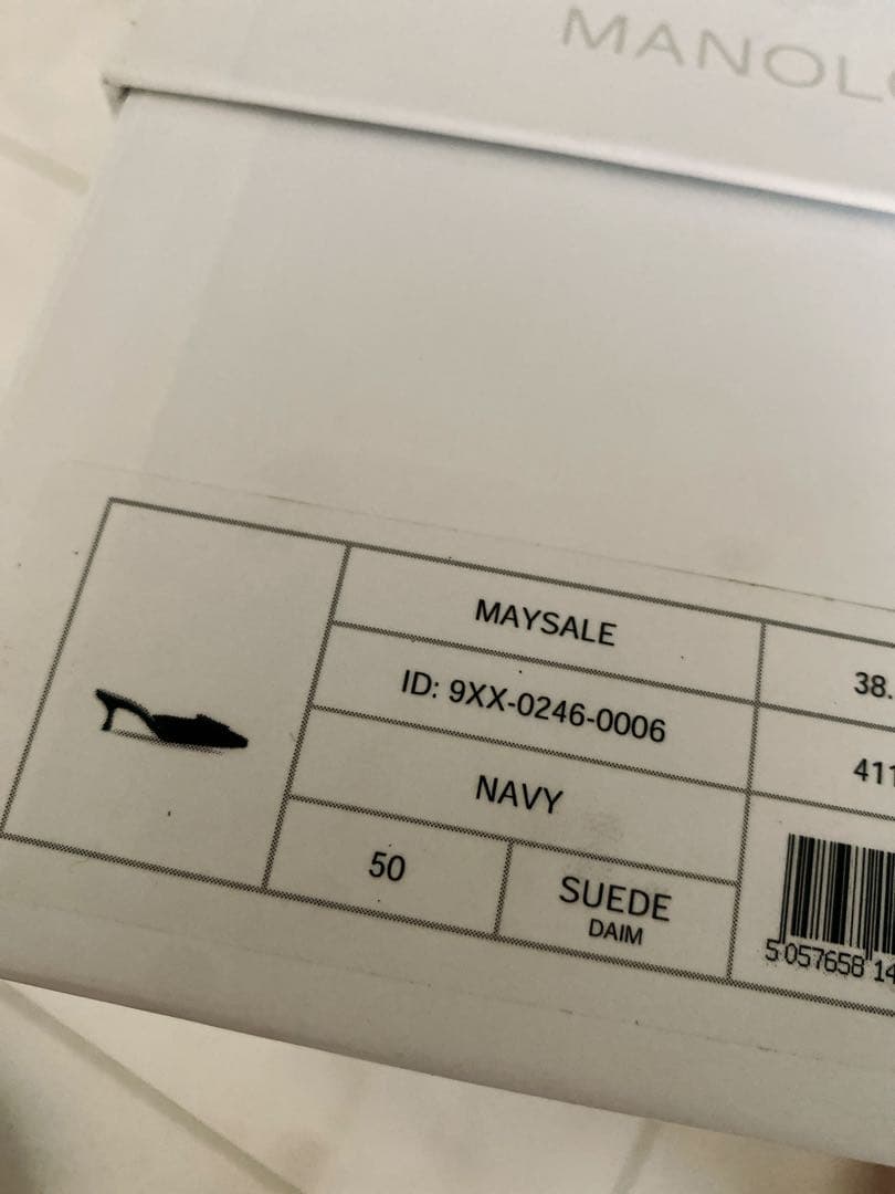 マノロブラニク ☆メイセール未使用381/2 ネイビー5センチヒール