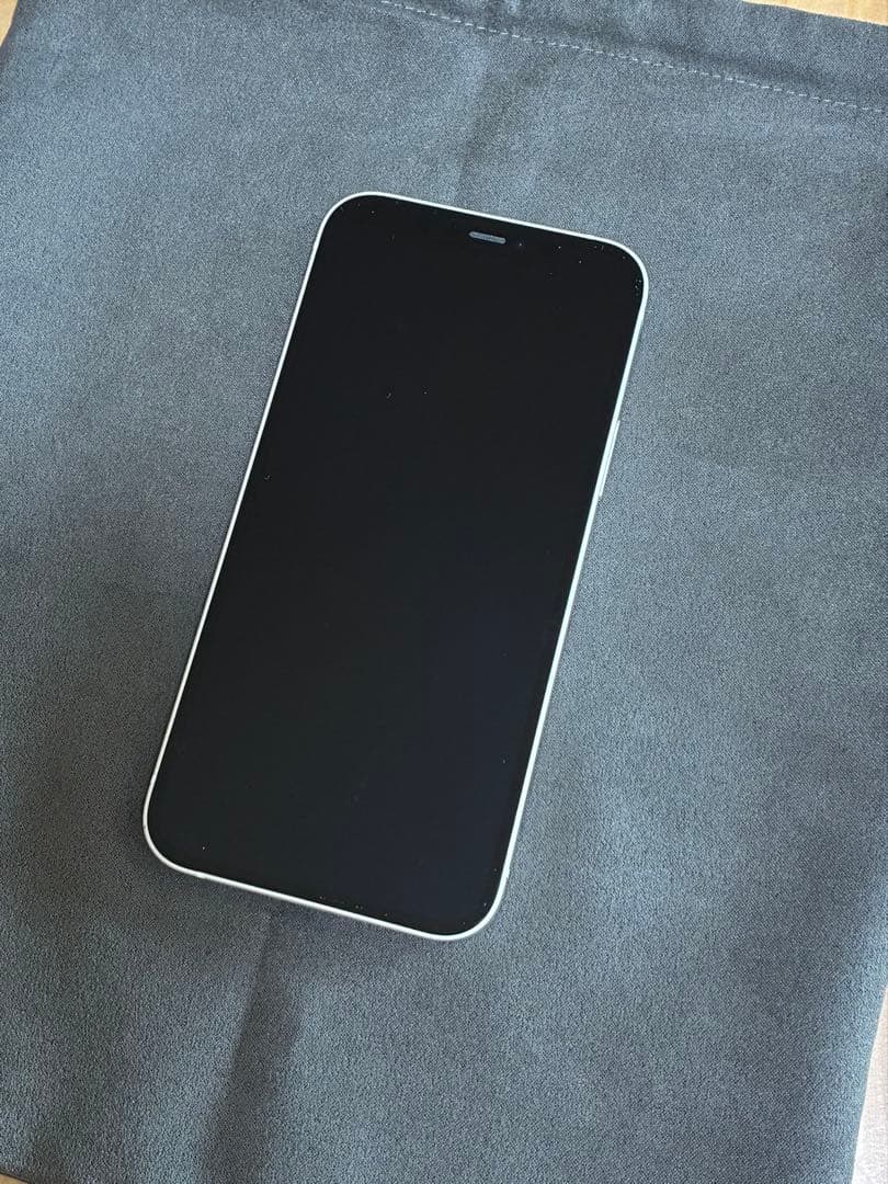 iPhone 12 128GB ソフトバンク SIMフリー ホワイト 外カメボケ