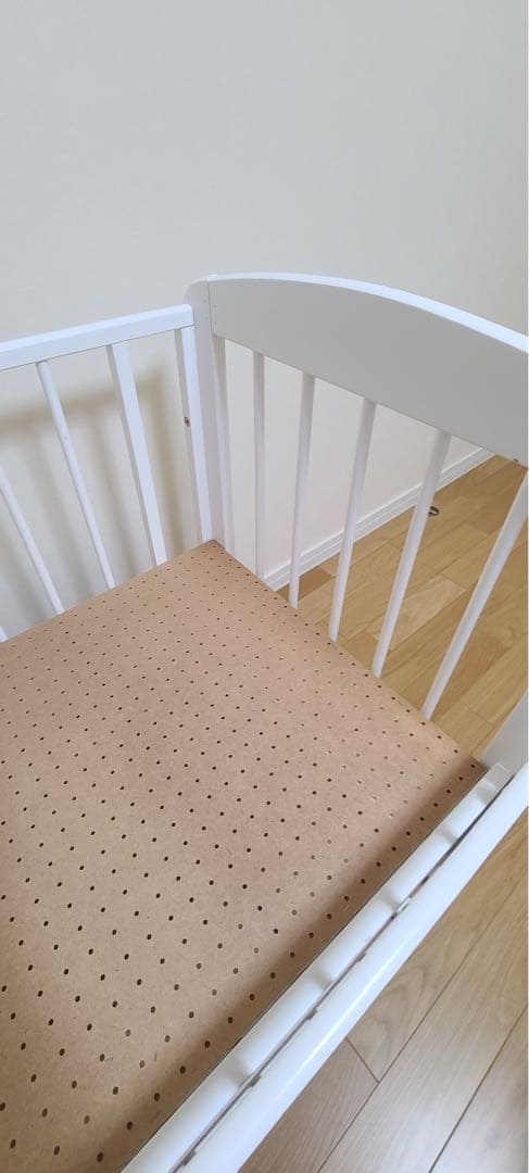 送料込み❤︎ カトージ　ホワイト木製　ミニベビーベッド　キャスター付き　90×60