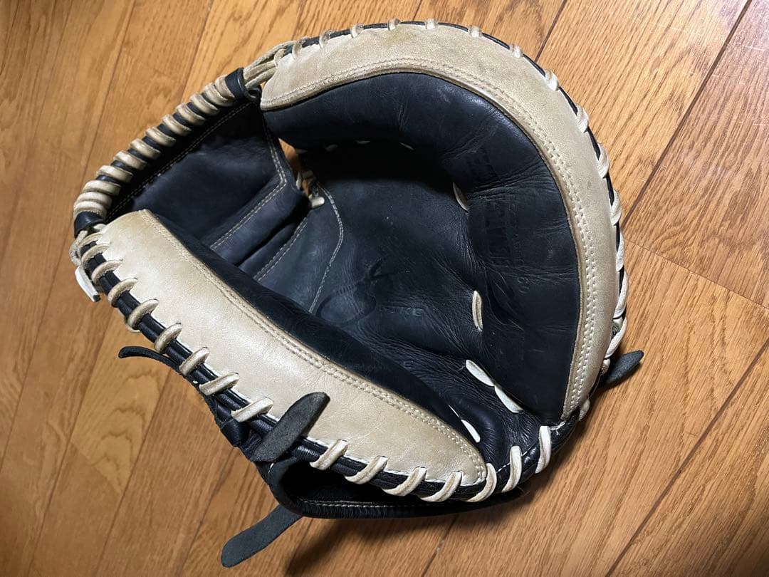 NIKE製 ブラックxベージュ 城島健司選手限定モデル 軟式 キャッチャーミット