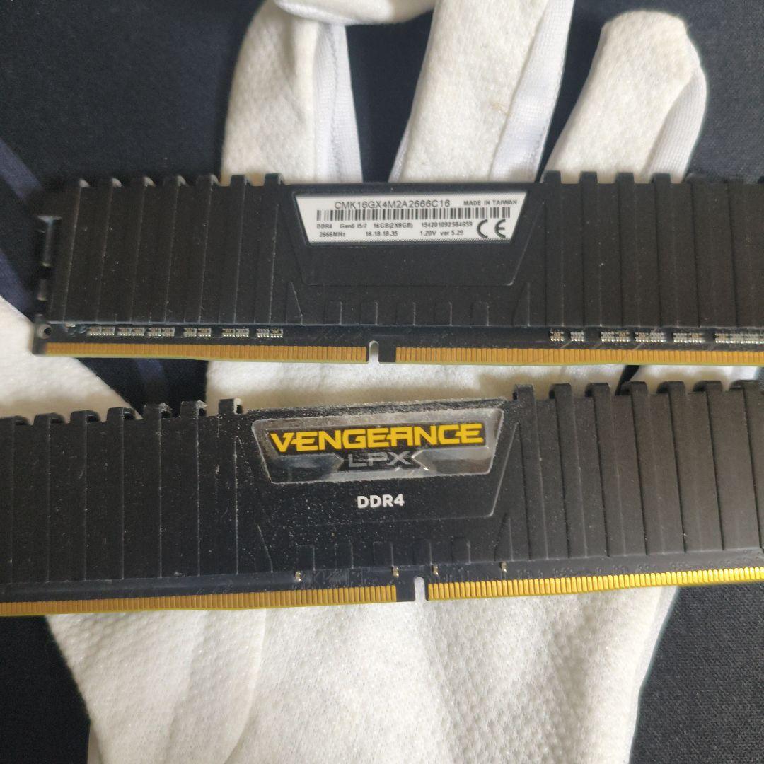 Vengeance DDR4 8GB2枚　CMK16GX4M2A2666C16