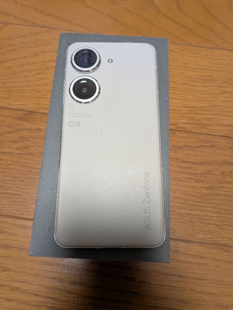 Zenfone9 ホワイト