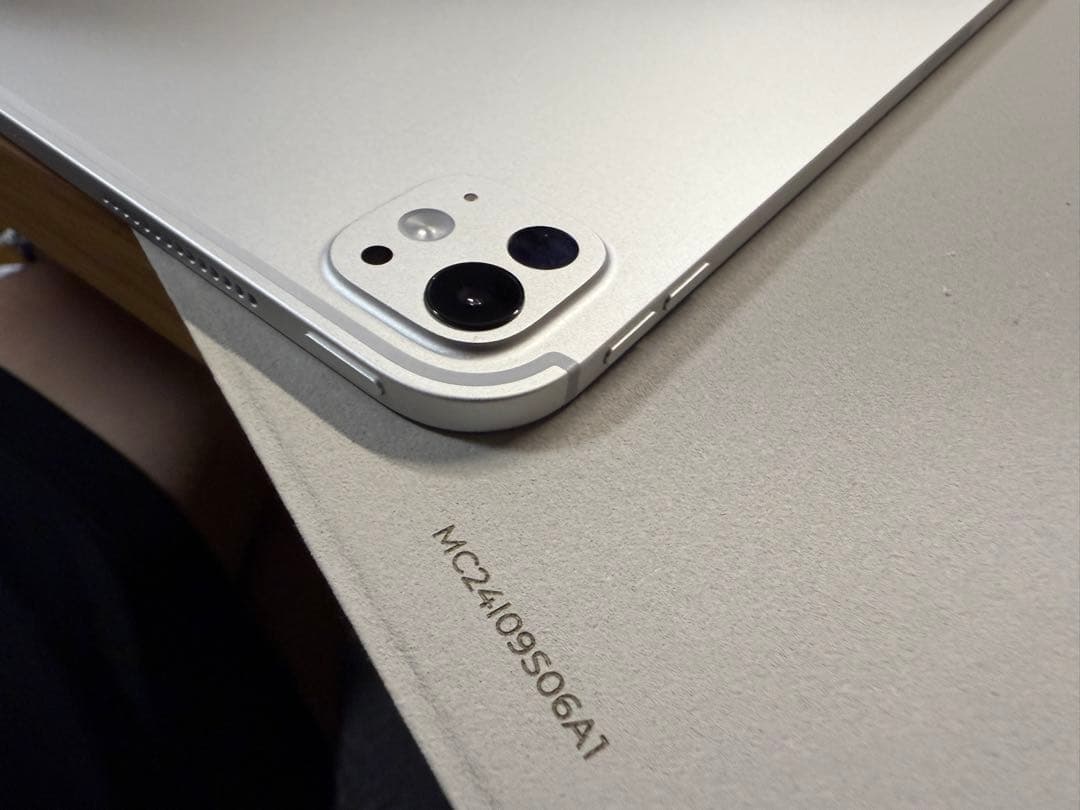 iPad Pro M4 256GB wifiモデル カバー付属しません