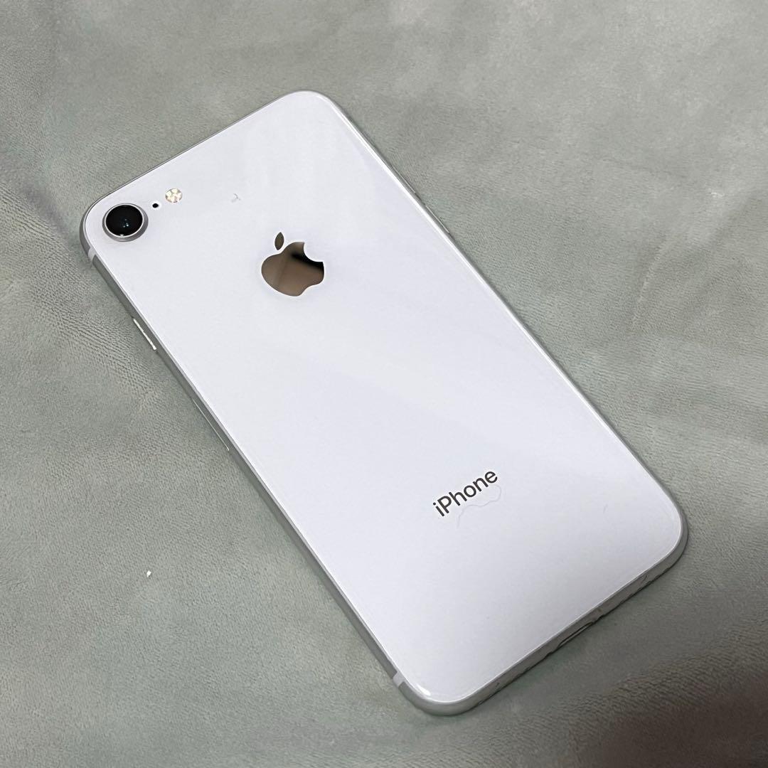 Apple iPhone8 64GB 本体 シルバー SIMロック解除済