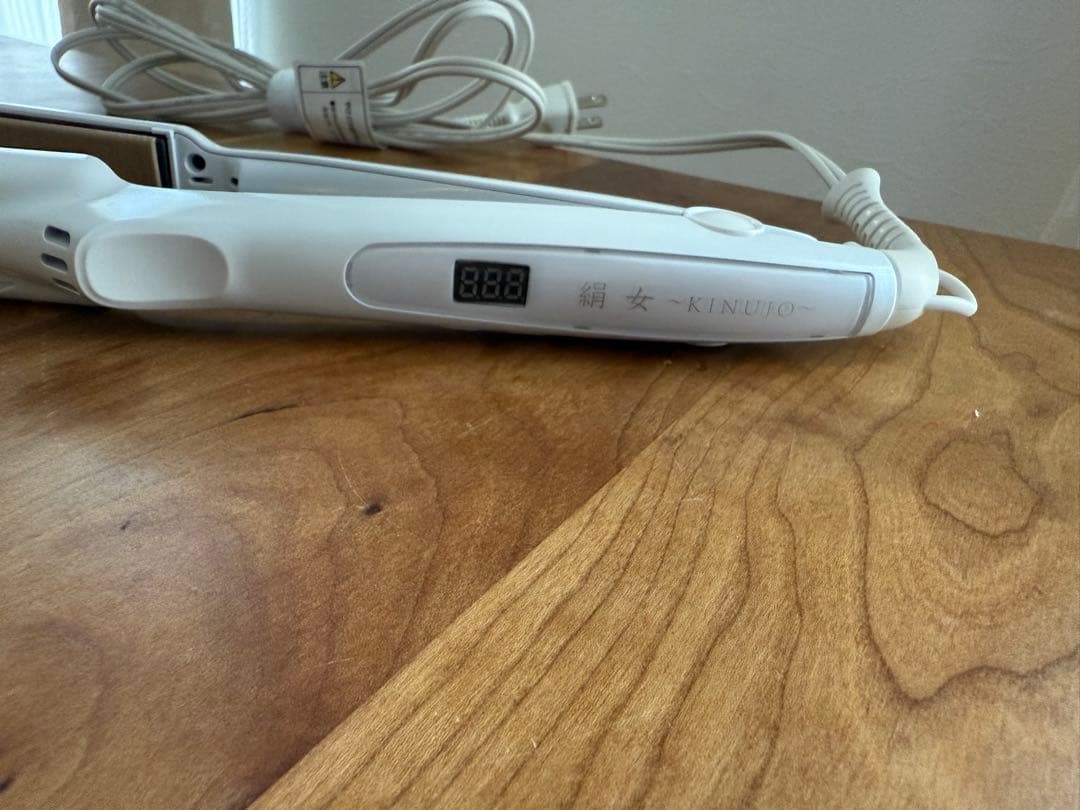 KINUJO 絹女　ヘアアイロン