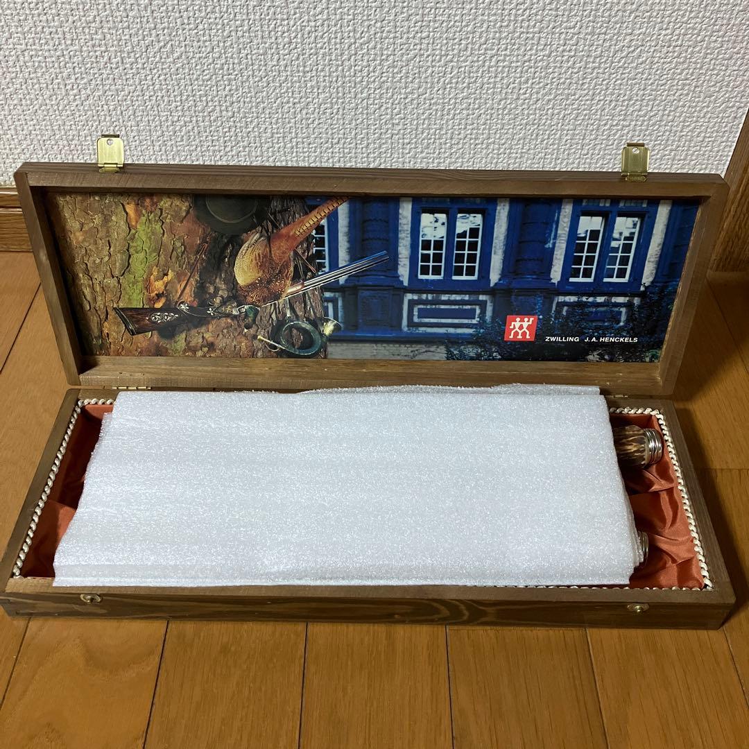 ゾーリンゲンの鹿柄カービングナイフ&フォークセット