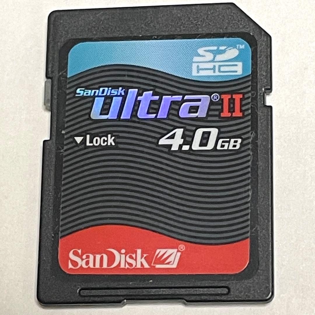 FUJIFILM FinePix F50fd 本体と付属品