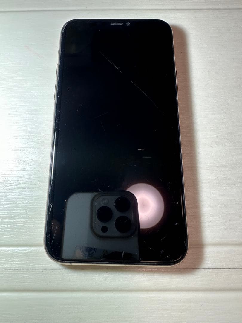 iPhone 11 Pro ゴールド au バッテリー64% 画面液漏れ