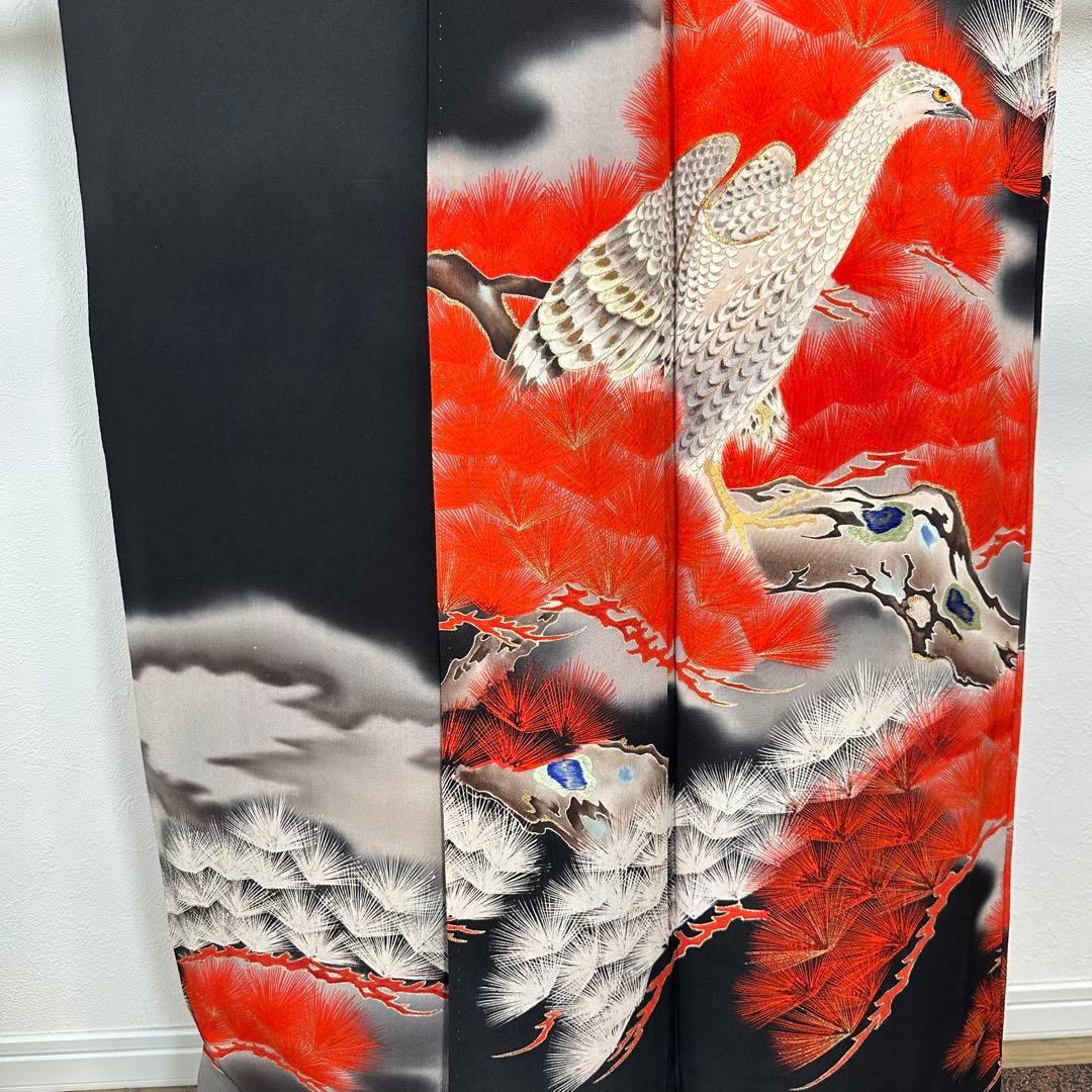 美品　着物　正絹　黒留袖　花嫁衣装　アンティーク　黒　赤　鷹　松　157