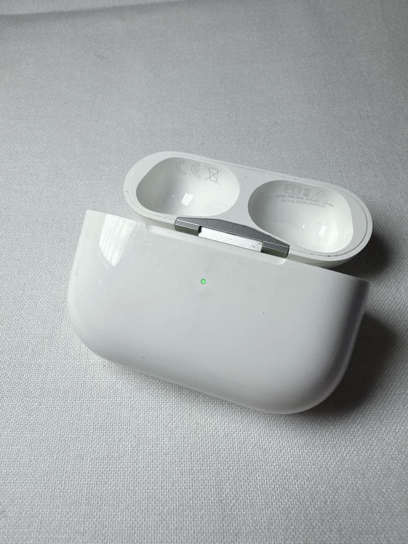 【完動品】アップル　AirPodsプロ第2世代　ブリーフィングケースおまけ