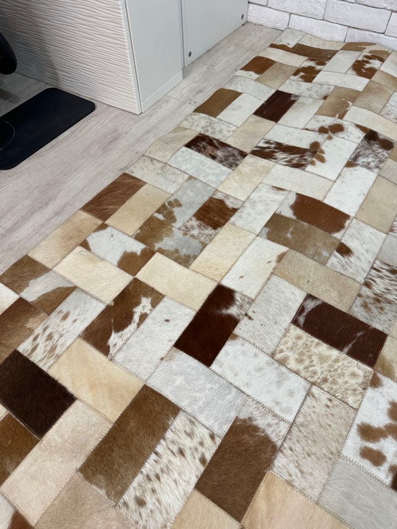 【東京都内23区配送無料】定価8万円　牛革　ラグ　カーペット　パッチワーク　絨毯