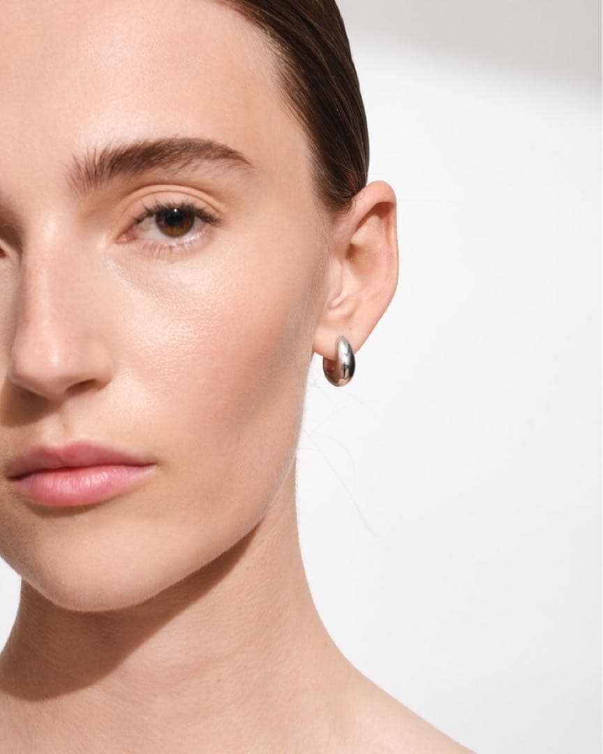 TOM WOOD Ice Hoop Small 両耳ピアス