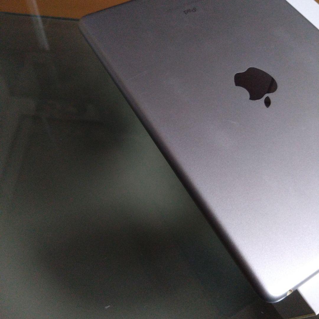 Apple iPad 第5世代　ホワイト 本体