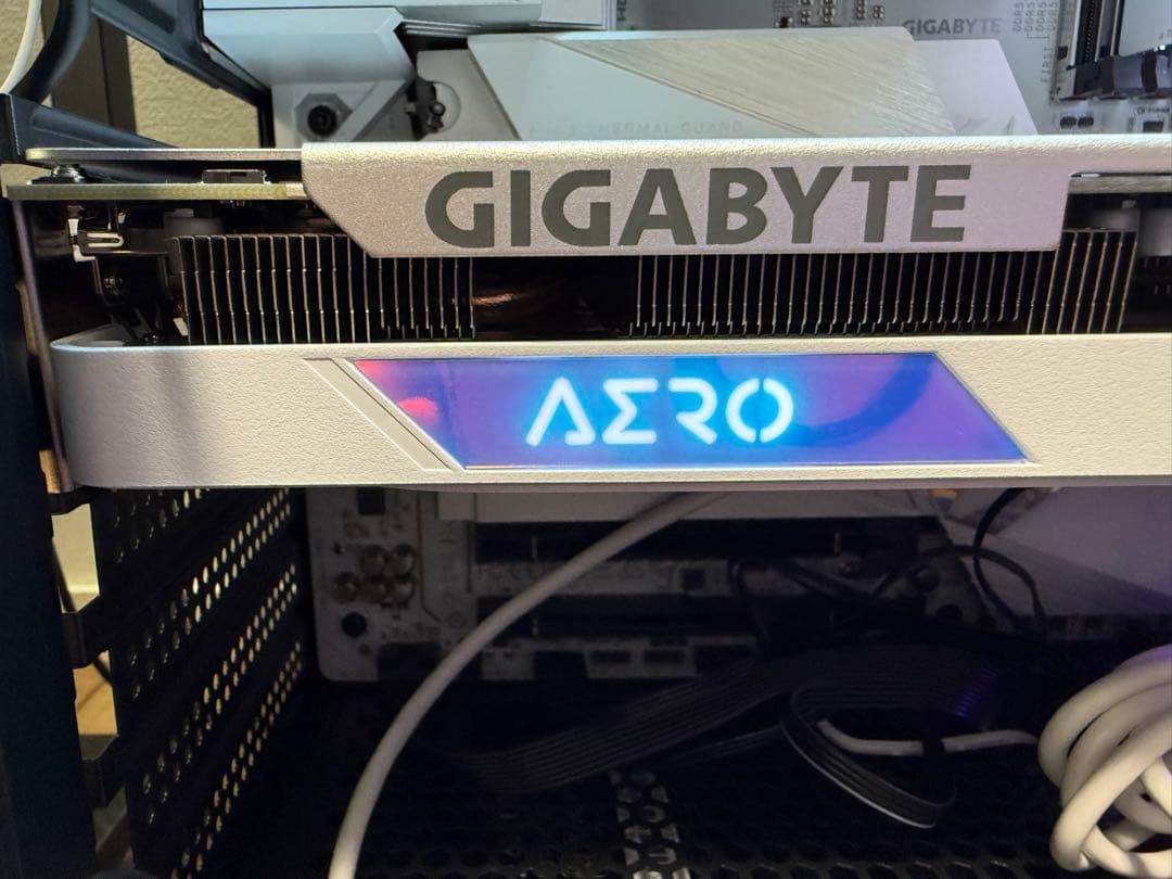 GIGABYTE GEFORCE RTX 4060 AERO OC 8G美品