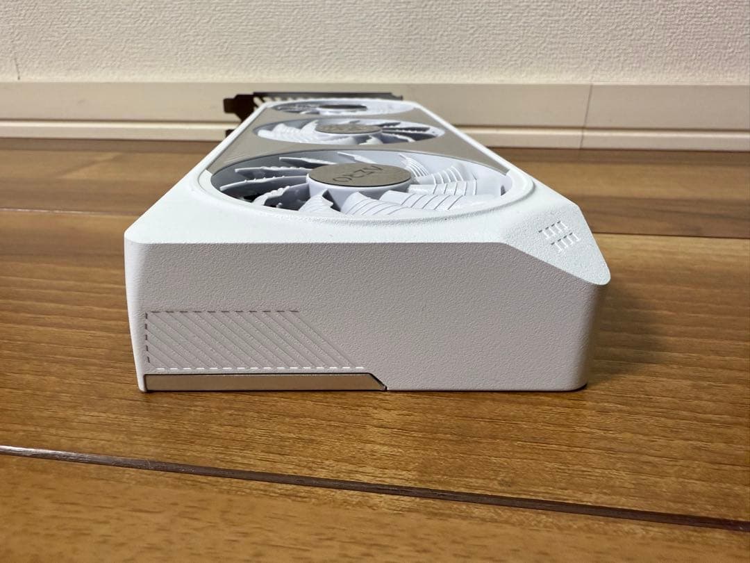 GIGABYTE GEFORCE RTX 4060 AERO OC 8G美品