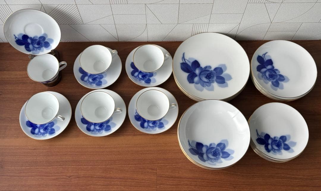 大倉陶園ブルーローズ　カップ&ソーサー6客　お皿16枚27㎝プレート計26セット