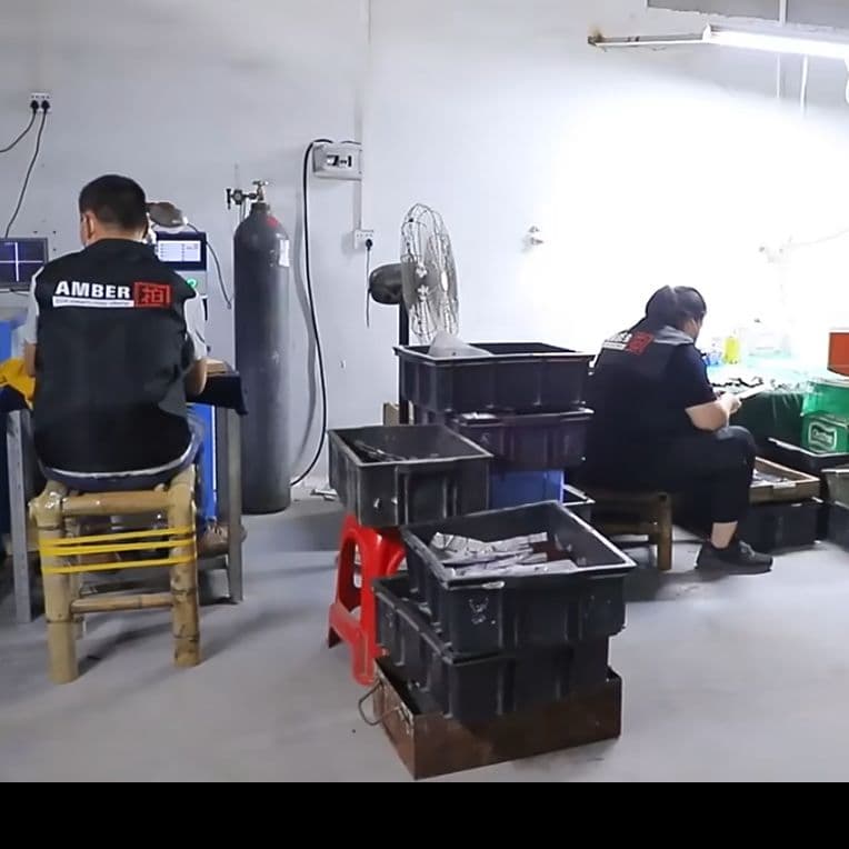 プレゼント付き!　V金10号　67層　ダマスカス包丁　ブルー柄　剣型　牛刀包丁