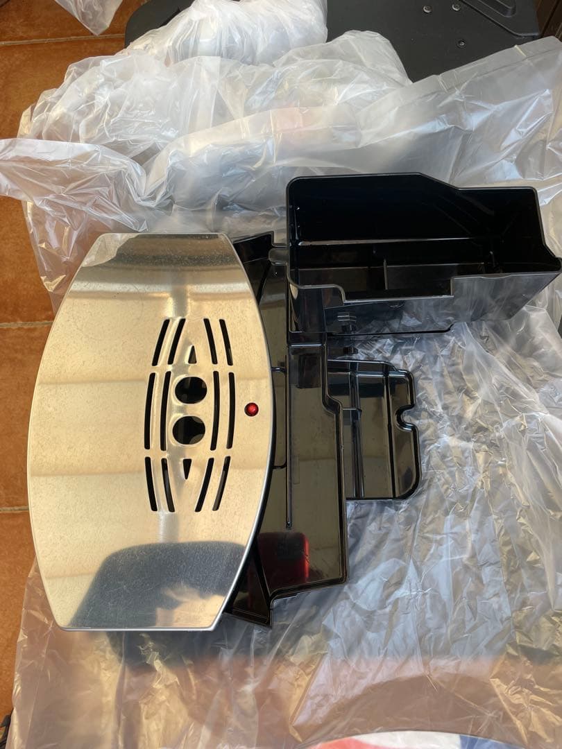 デロンギ 全自動エスプレッソマシン1回のみ使用でカートリッジ2個付き