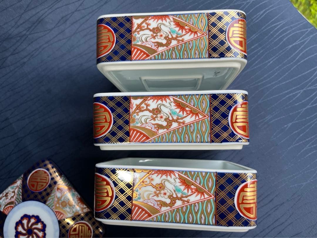 弥左エ門　弥左ヱ門　アリタポーセリンラボ　染錦丸紋寿　三段重　陶箱　吉祥文様