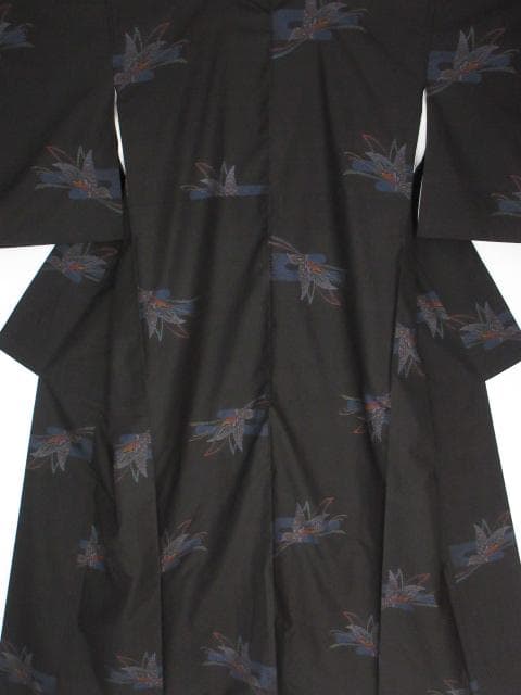 美品！純泥染＊７マルキ＊本場奄美大島紬＊飛び柄＊揚羽蝶＊着物＊１６１ｃｍ＊裄６４