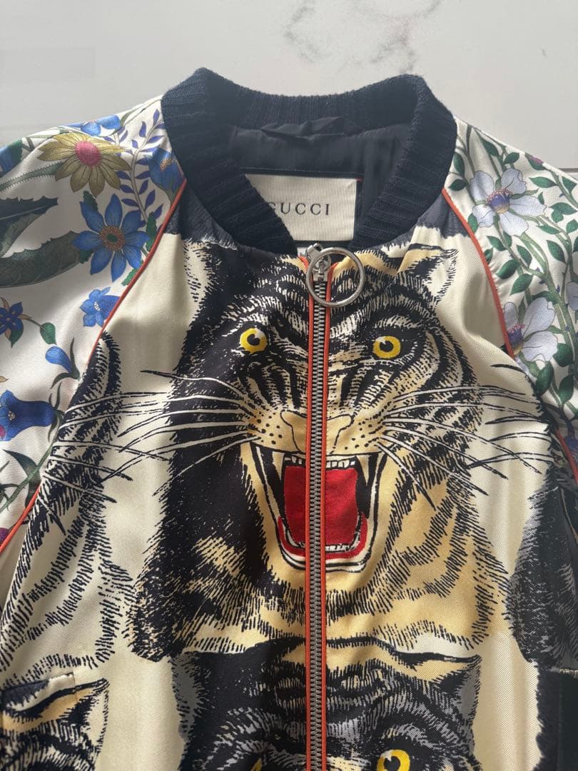 GUCCI 虎と花プリント シルクスカジャン