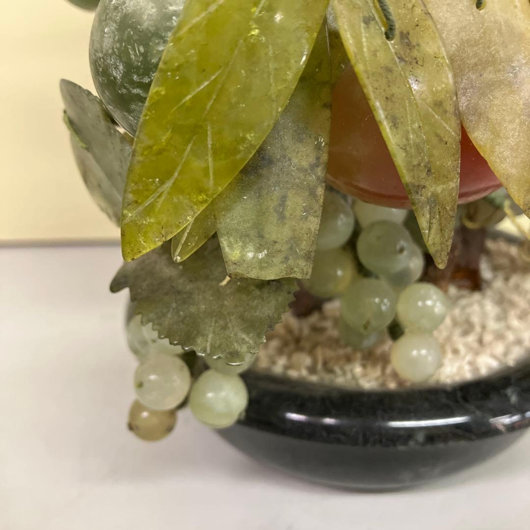 E-4 天然石 盆栽風 飾り 桃と葡萄の置物 翡翠 オブジェ 縁起物 中国美術