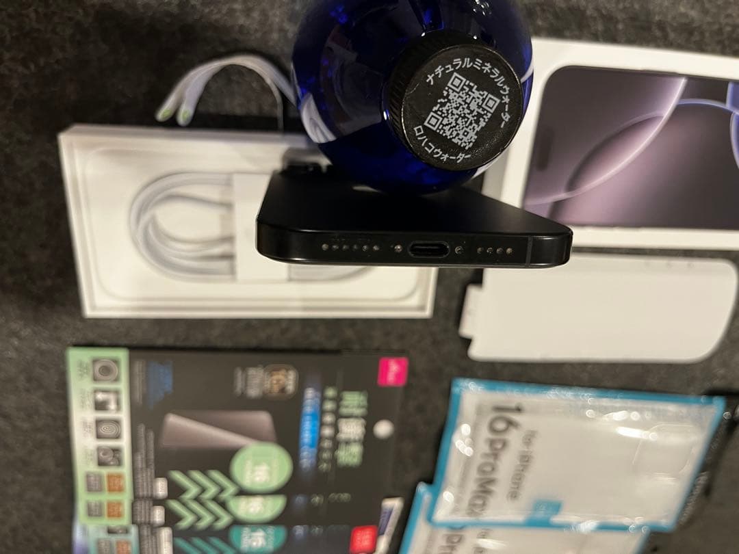 Apple iPhone 16 Pro Max ブラックチタニウム本体 +おまけ