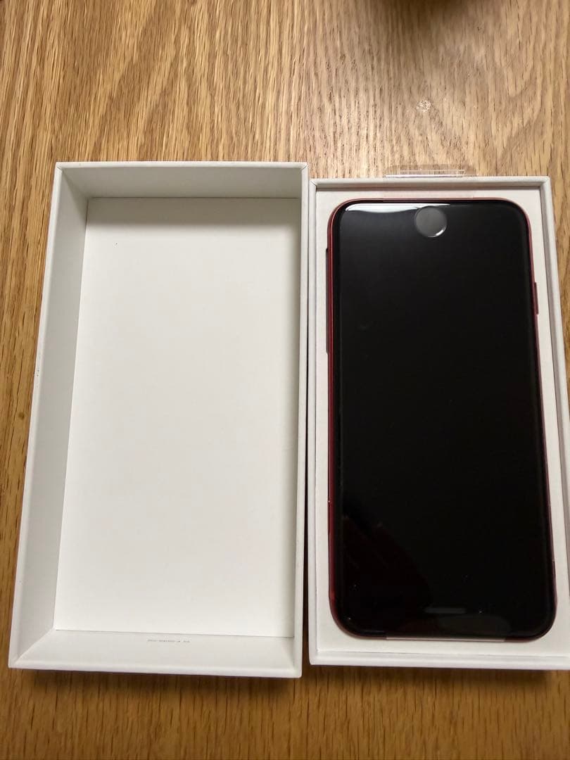 iPhone SE 64GB 赤 新品未使用