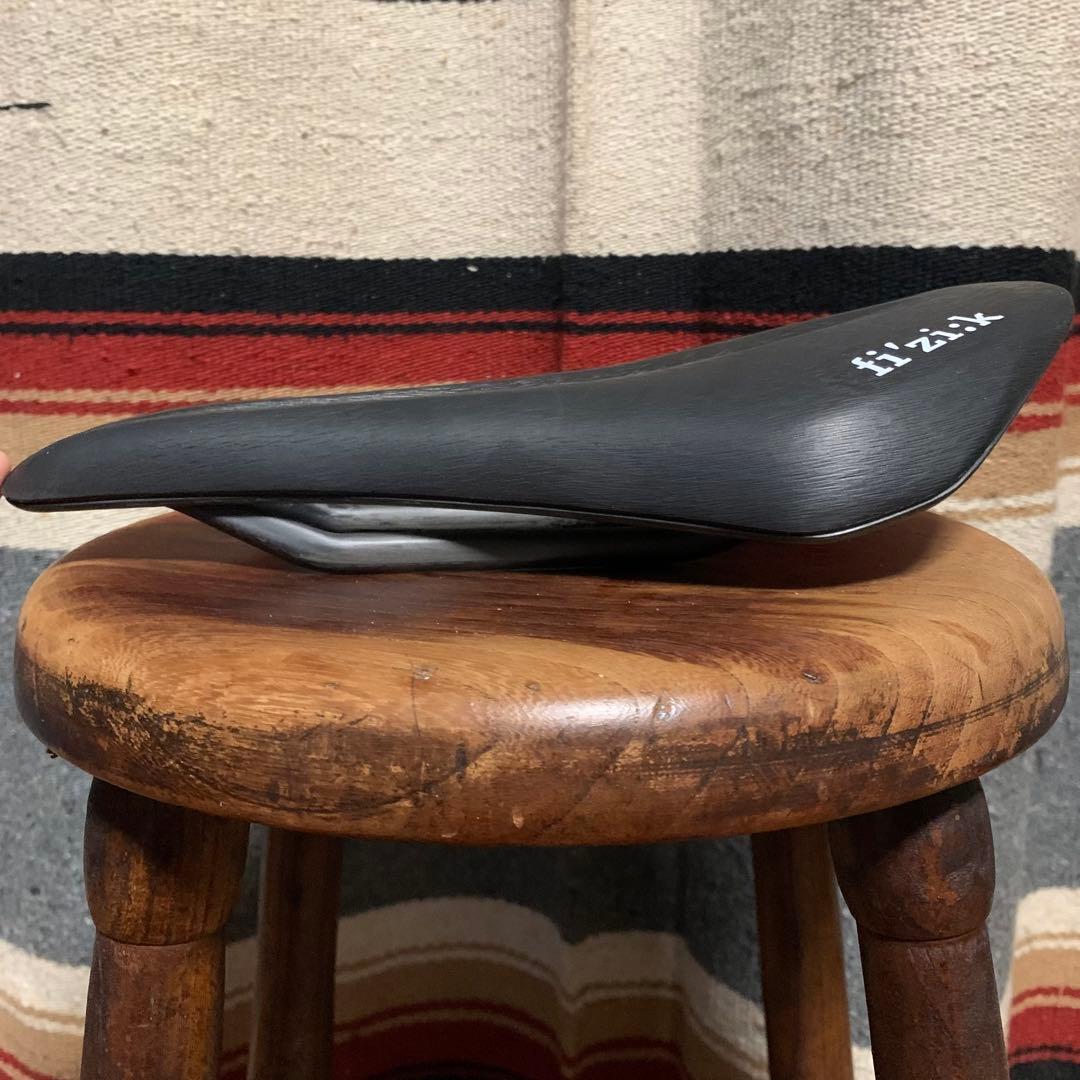 fi'zi:k フィジーク VENTO ARGO 00 サドル 140mm