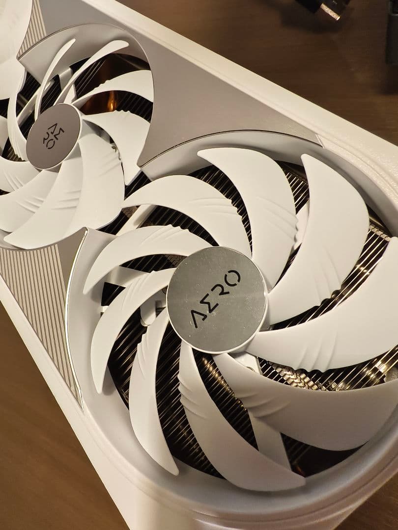 グラフィックボード・グラボ・ビデオカード GIGABYTE GEFORCE RTX 4090 AERO OC 24G