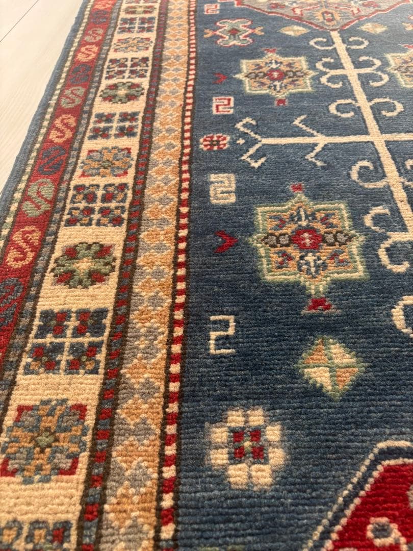 ウール手編みのアフガニオリエンタルデザインラグ 青と赤