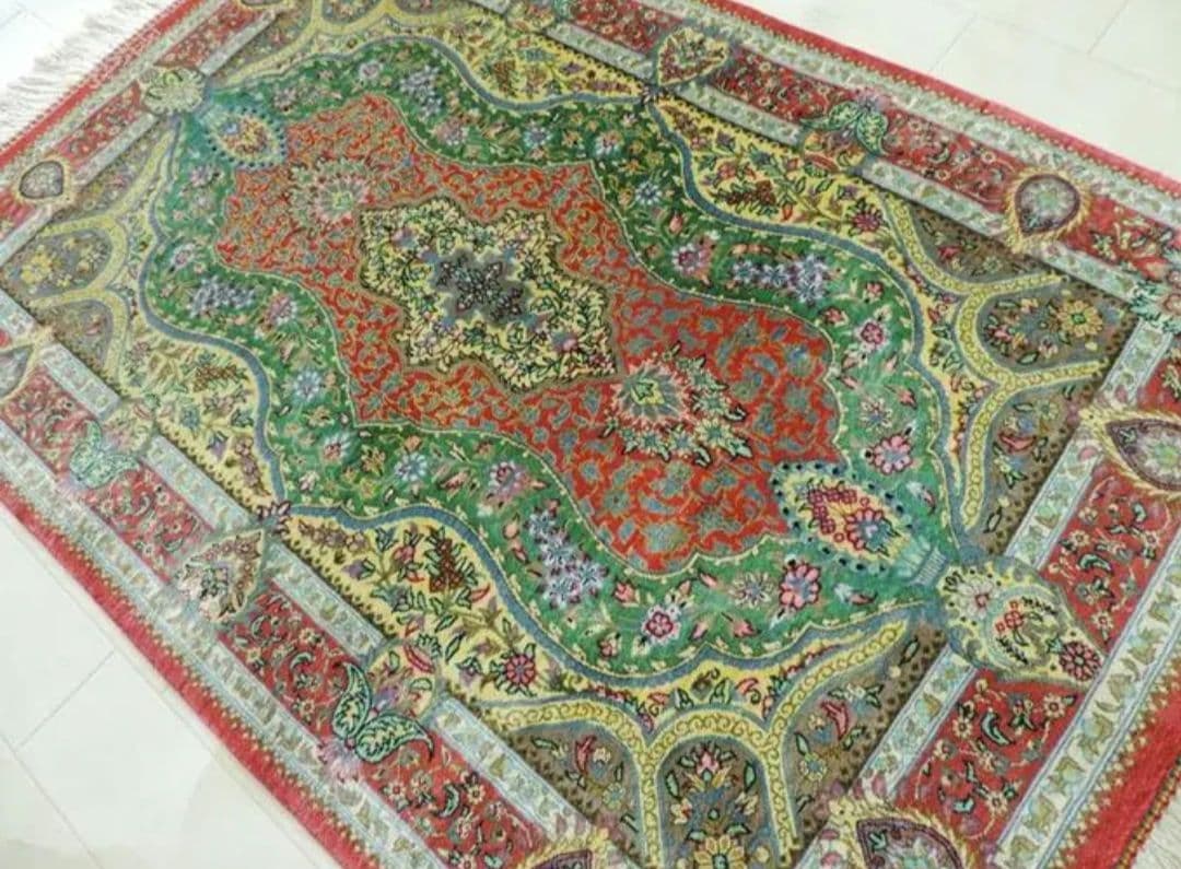 ペルシャ絨毯シルク100％ 手織り高級 クム産 90cm×60cm