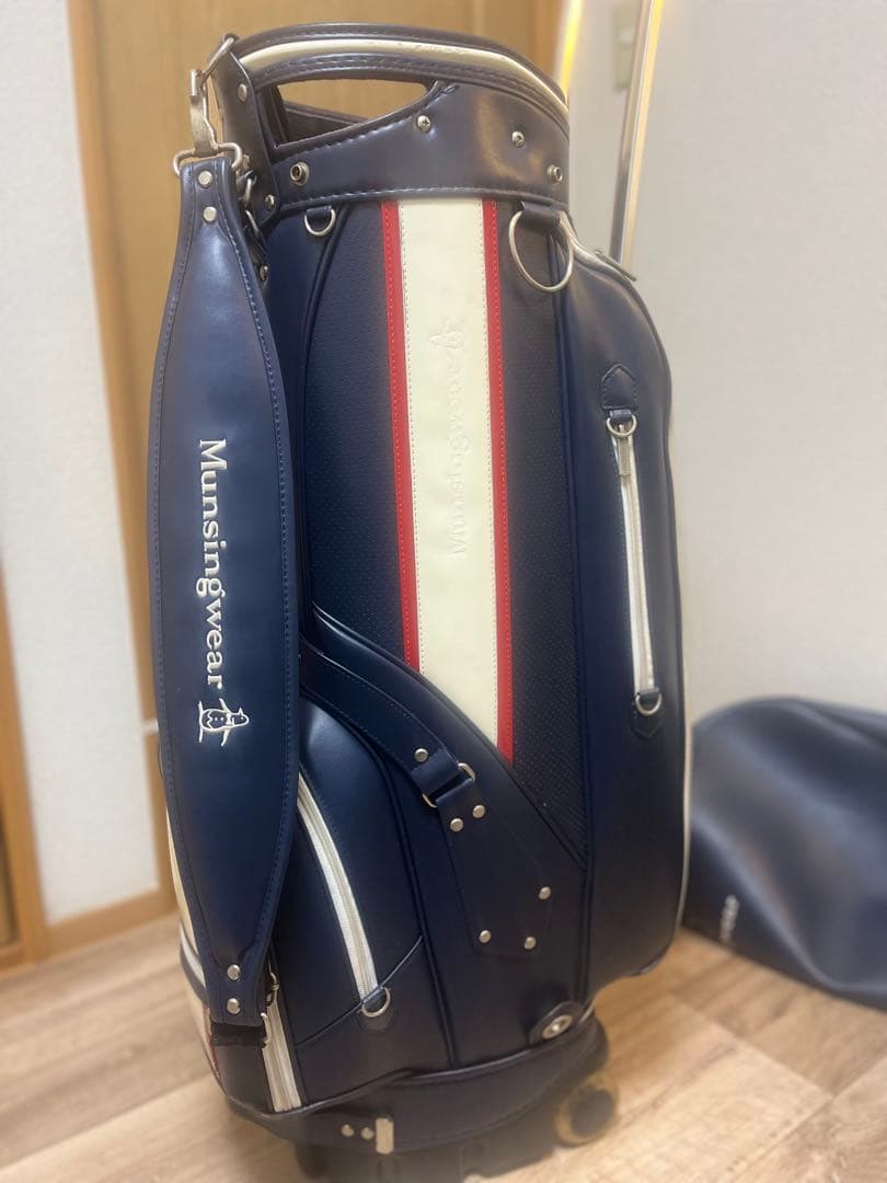マンシングウェア　ゴルフキャディーバッグ　　紺色　キャスター付
