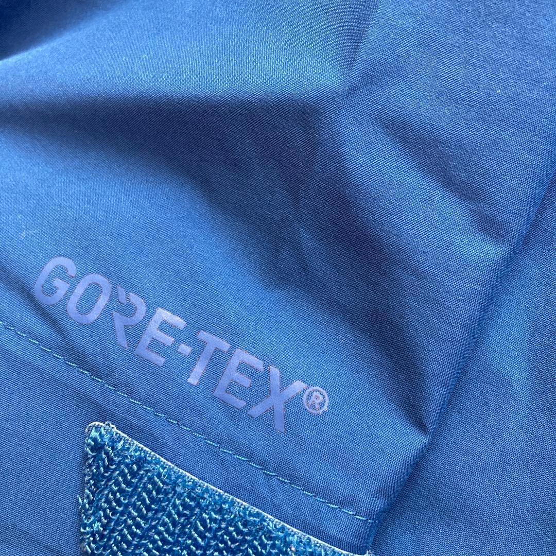 美品✨アンダーアーマー UNDER ARMOURゴアテックスGORE S青メンズ